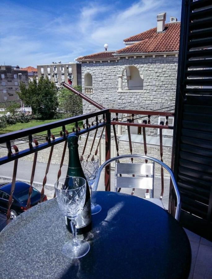 Apartmani Jovic Makarska Bagian luar foto
