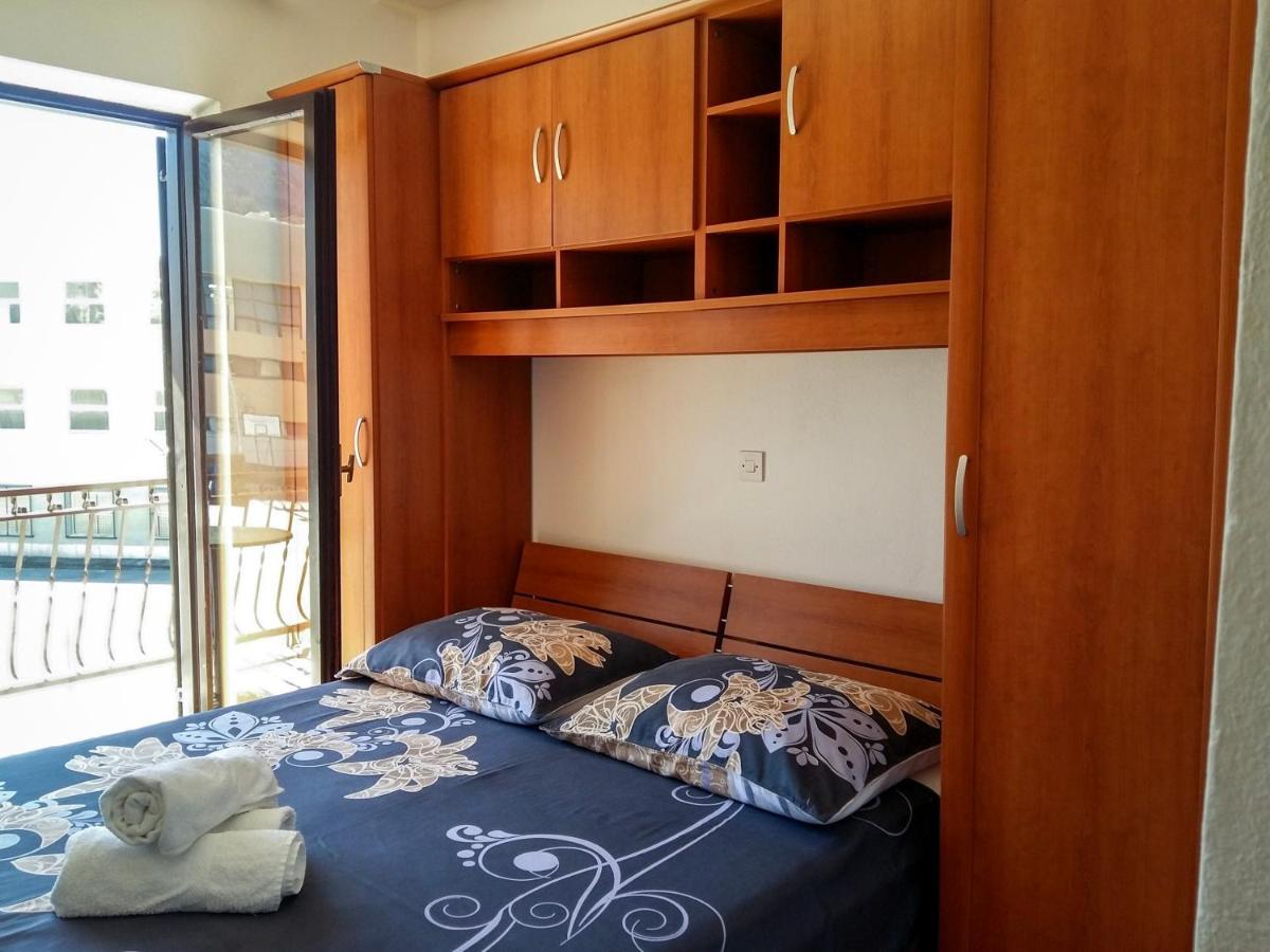 Apartmani Jovic Makarska Bagian luar foto