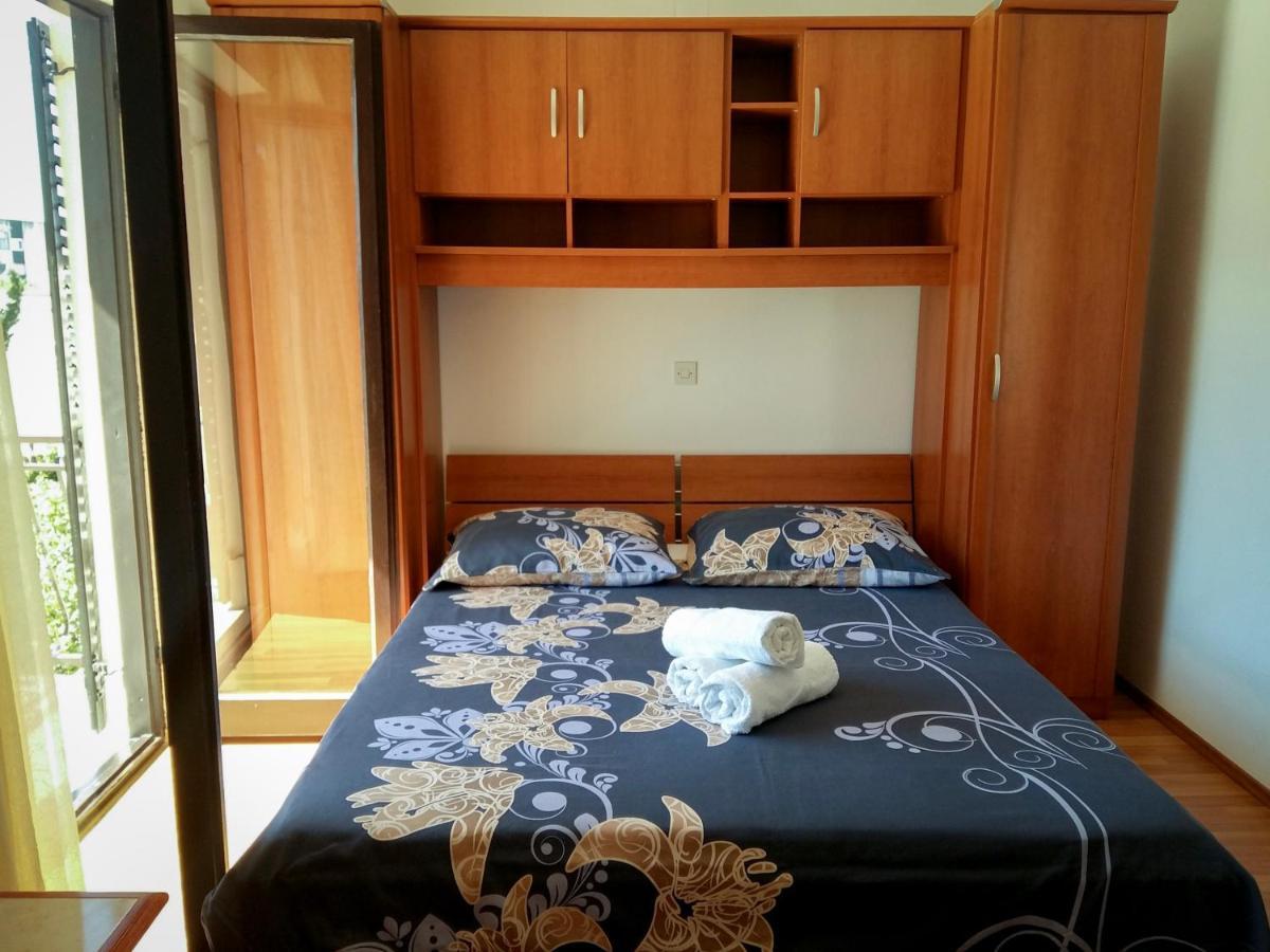 Apartmani Jovic Makarska Bagian luar foto